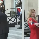 Iar o sa ia bătaie acasă! Macron s-a dat iarăși la Meloni: cei doi lideri europeni din nou virali după încă un gest straniu surprins de camere