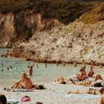 Boom-ul Turistic Grecesc: O Oază de Prosperitate în Contextul Tensiunilor Globale