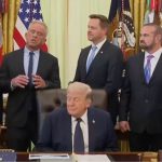 Între Teorie și Realitate: Analiza Reducerilor Imposibile ale Prețurilor Medicamentelor de către Trump și Kennedy Jr.