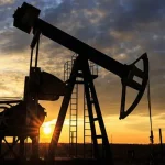 Prețul petrolului scade după posibile negocieri SUA-Iran. Marina americană menține blocada în Golful Persic